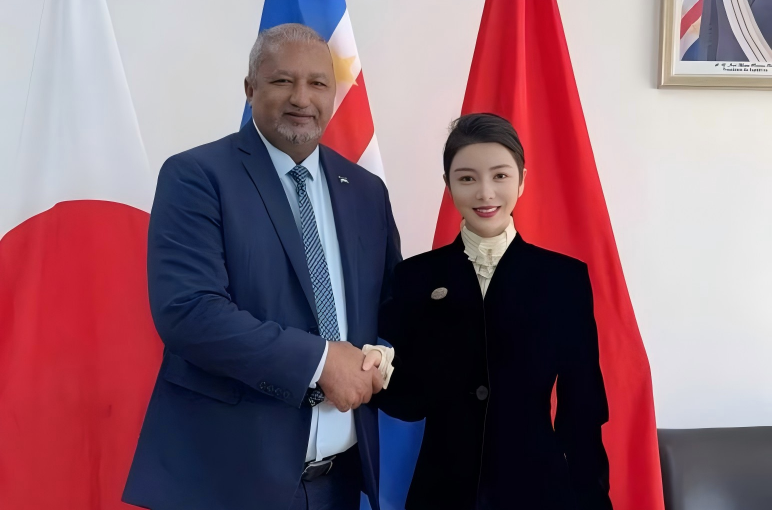 中帛建设集团董事长央金卓玛拜访佛得角驻华大使阿林多·多罗萨里奥